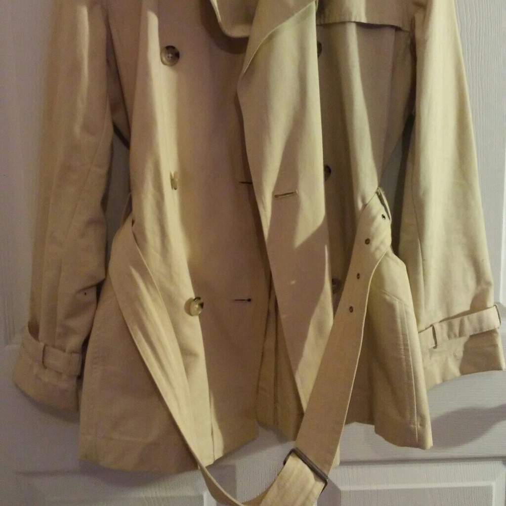 Cream/Tan Jacket - Picture 2 of 3